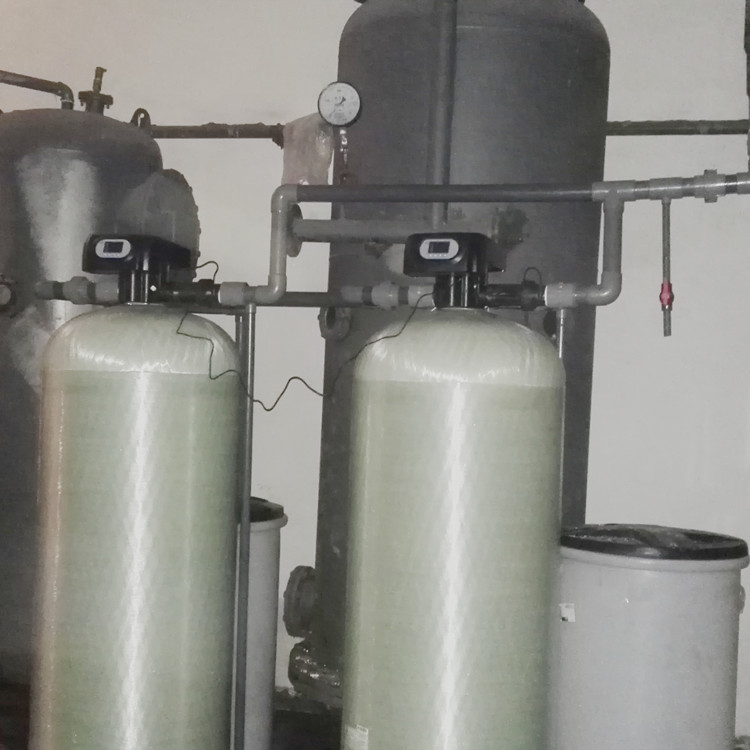 润新电子显示全自动控制阀软水器63B