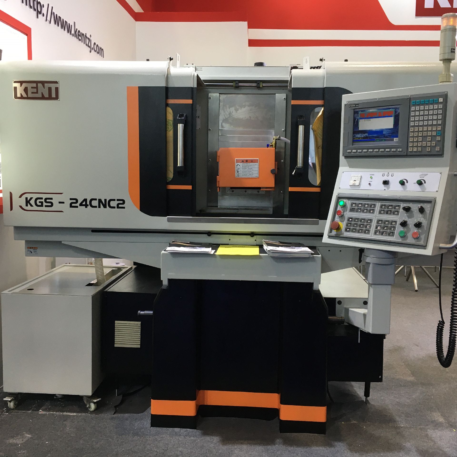 建德采用高精度 高性能数控平面磨床KGS-24CNC2