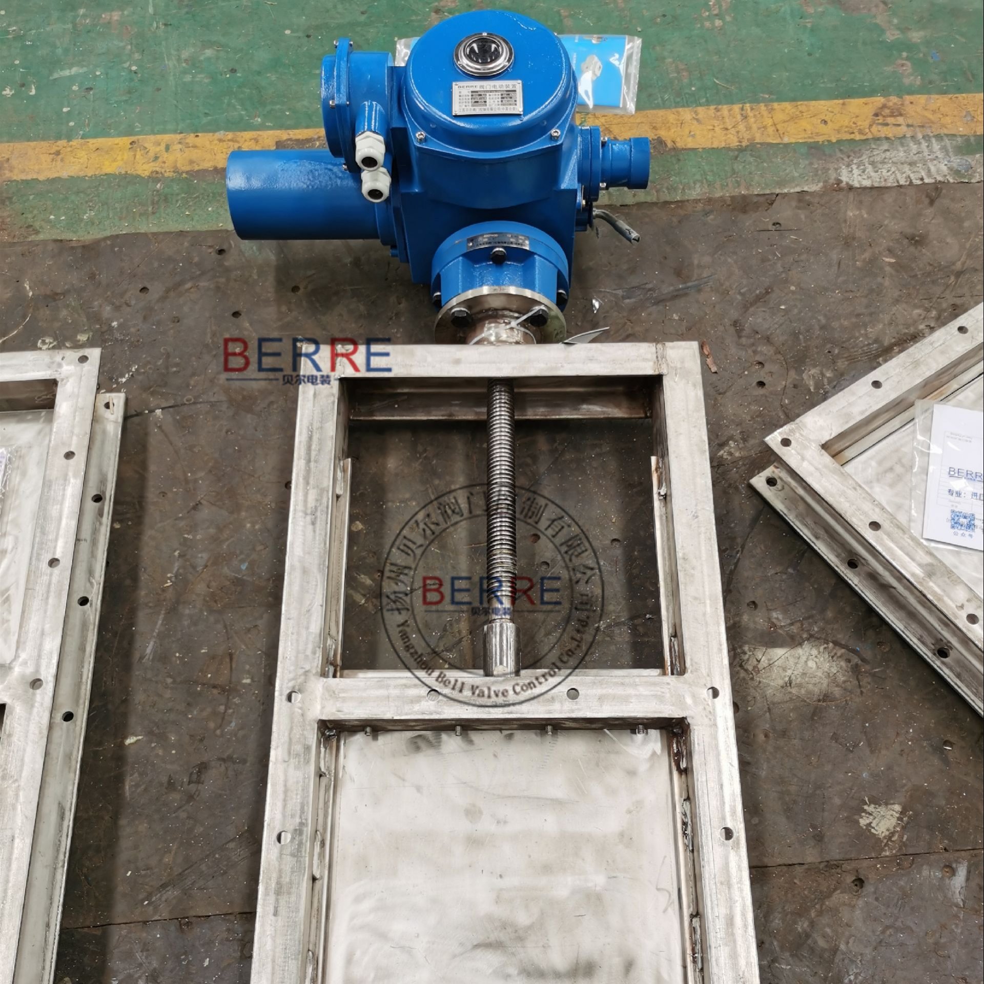 BERRE400*400开关型电动插板门