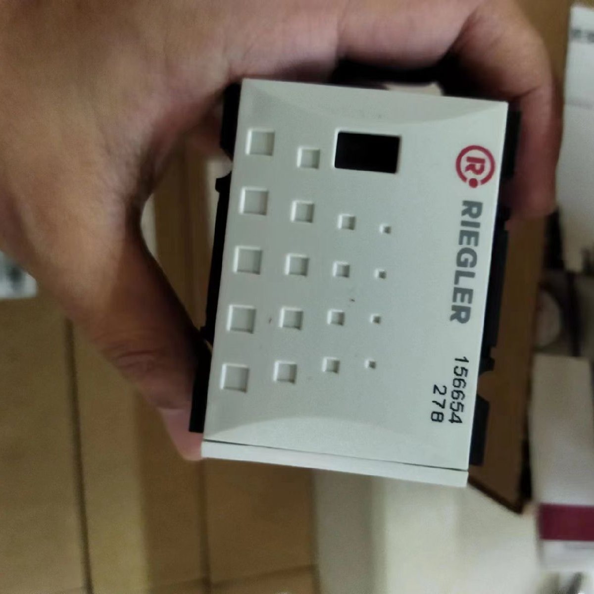 德国RIEGLER止回阀和电流阀G1/2用于节流和调节气缸的活塞速度225.56 