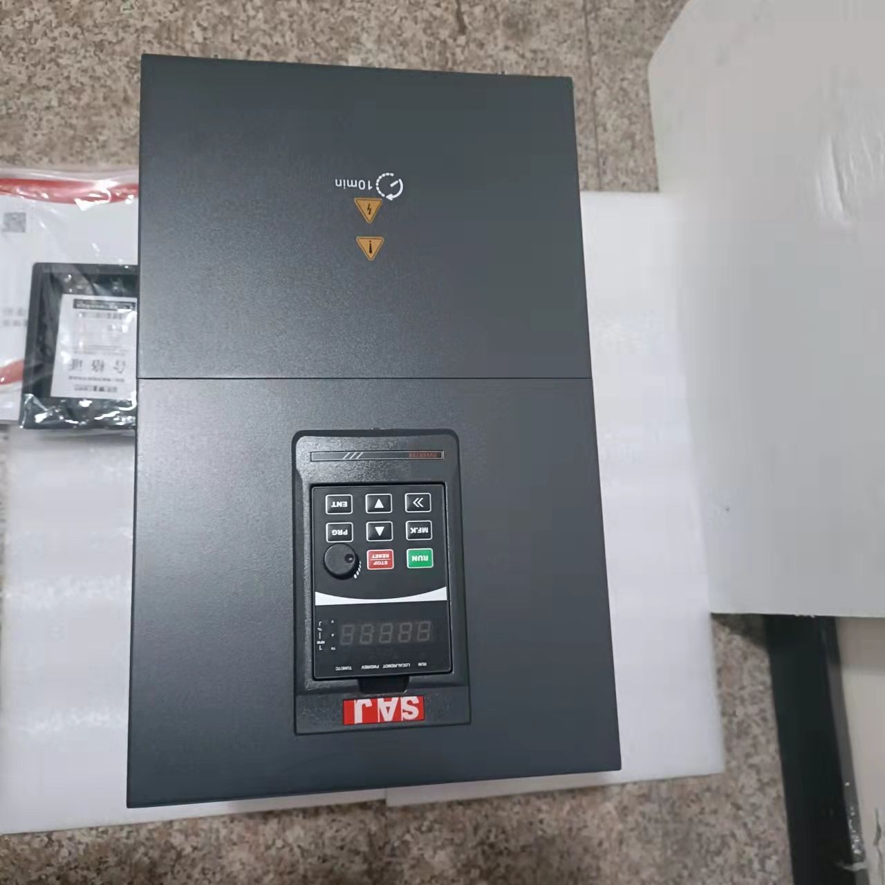 三晶能源与电气精密设备工业制造用VM1000B-4T2R2GB变频器现货