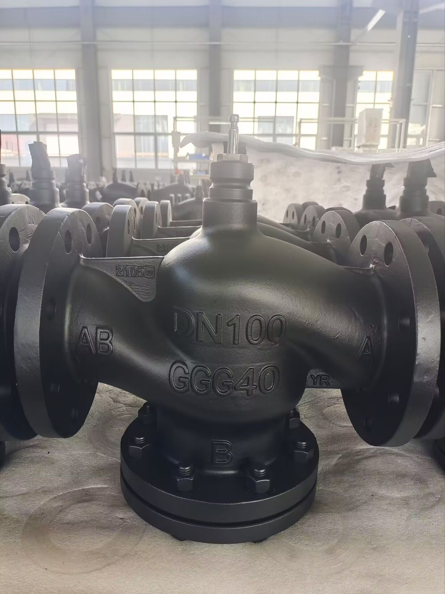电动两通调节阀 GGG40球铁材质 西门子连接 可配套SKD62/60